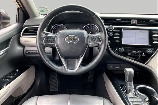 Celestial Silver Metallic 2018 Toyota Camry XLE