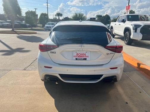 2017 INFINITI QX30 Sport