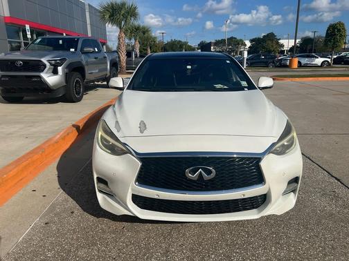2017 INFINITI QX30 Sport