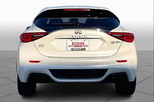 2017 INFINITI QX30 Sport