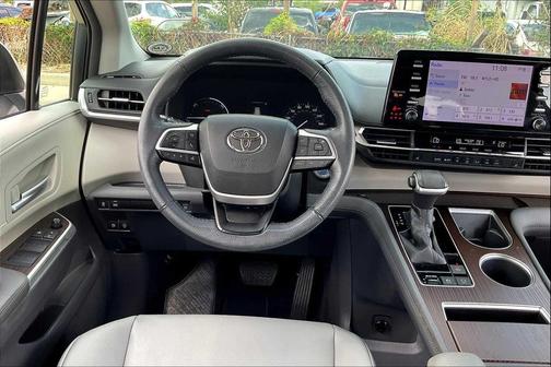 2023 Toyota Sienna XLE 8 Passenger