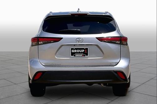 Celestial Silver Metallic 2023 Toyota Highlander XLE