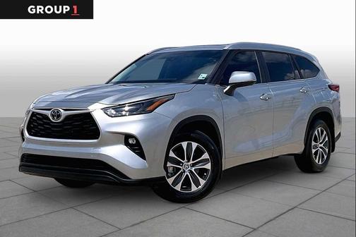Celestial Silver Metallic 2023 Toyota Highlander XLE