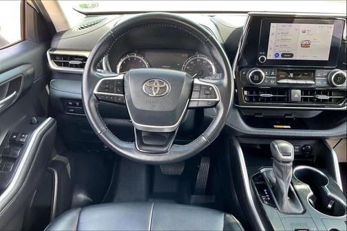 Celestial Silver Metallic 2023 Toyota Highlander XLE