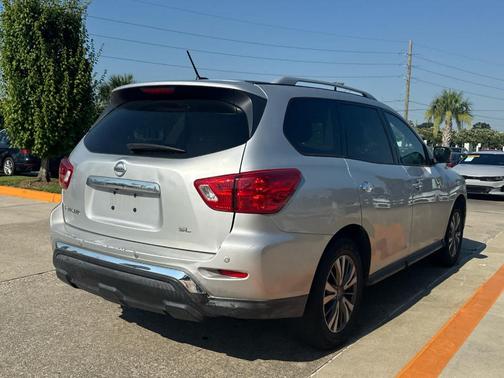 2018 Nissan Pathfinder SL