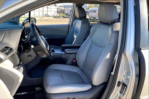 2022 Toyota Sienna Limited