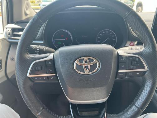 2022 Toyota Sienna Limited