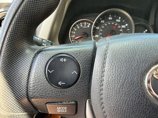 Barcelona Red Metallic 2016 Toyota RAV4 LE