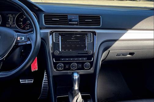 2018 Volkswagen Passat 2.0T R-Line