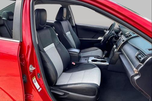 Barcelona Red Metallic 2014 Toyota Camry SE