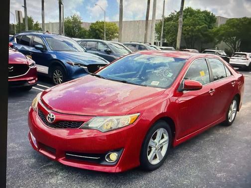 Barcelona Red Metallic 2014 Toyota Camry SE