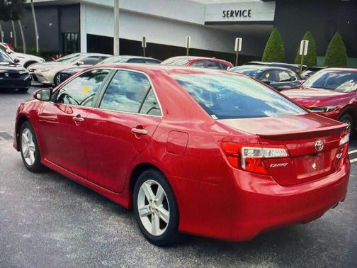 Barcelona Red Metallic 2014 Toyota Camry SE
