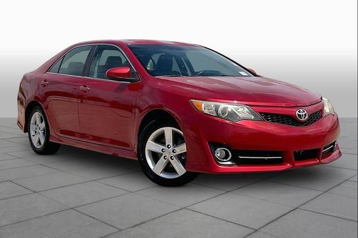 Barcelona Red Metallic 2014 Toyota Camry SE