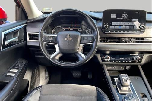 Red Diamond 2024 Mitsubishi Outlander SE
