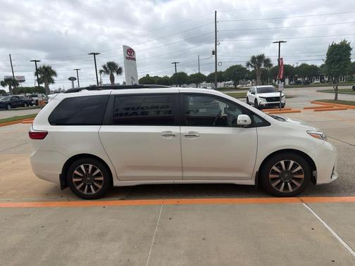 Blizzard Pearl 2020 Toyota Sienna Limited