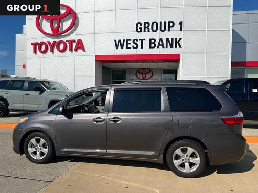 2017 Toyota Sienna LE