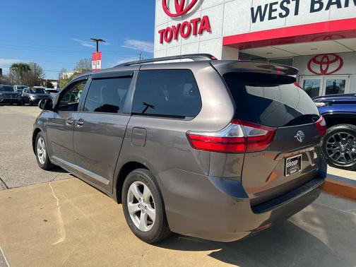 2017 Toyota Sienna LE