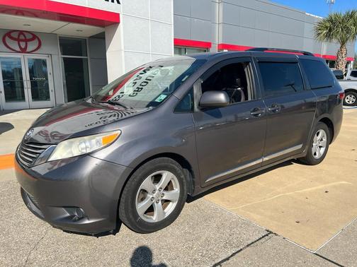 2017 Toyota Sienna LE