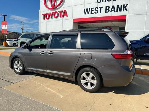 2017 Toyota Sienna LE