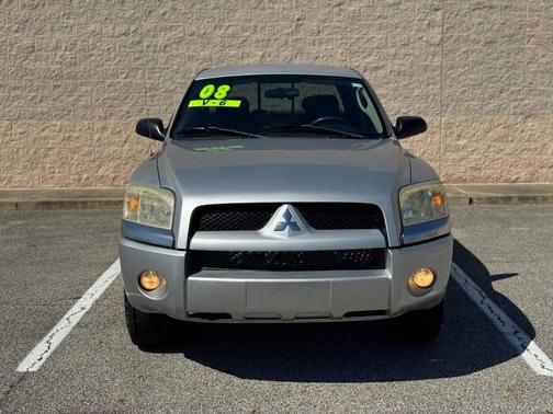 2008 Mitsubishi Raider LS