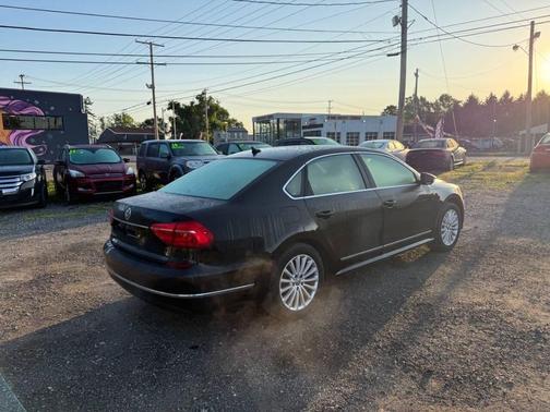 Black Uni 2016 Volkswagen Passat 1.8T SE