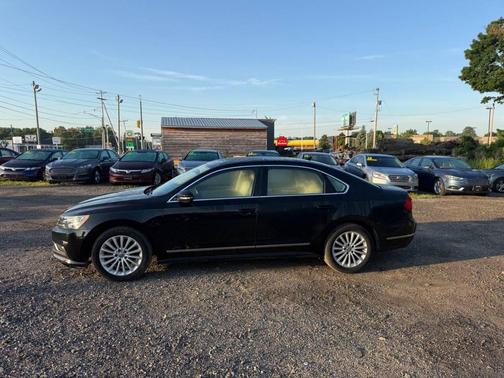 Black Uni 2016 Volkswagen Passat 1.8T SE