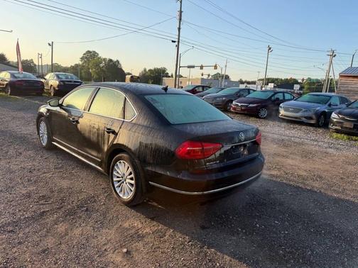 Black Uni 2016 Volkswagen Passat 1.8T SE