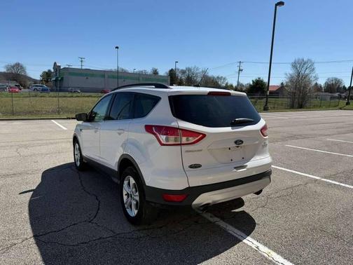 Oxford White 2016 Ford Escape SE