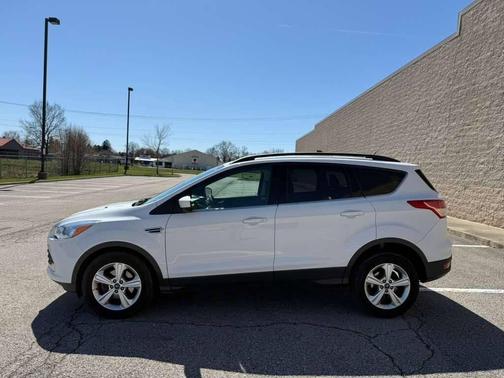 Oxford White 2016 Ford Escape SE