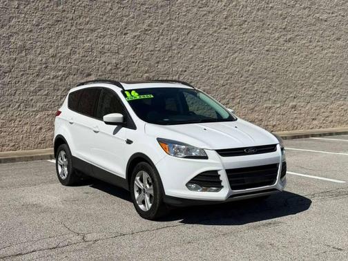 Oxford White 2016 Ford Escape SE