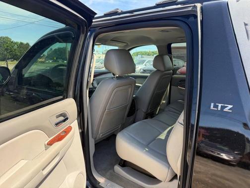Black 2011 Chevrolet Avalanche 1500 LTZ