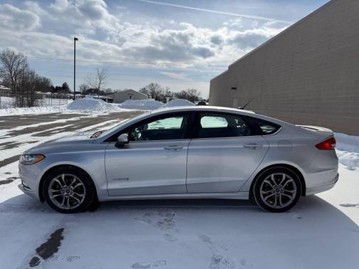 2017 Ford Fusion Hybrid SE