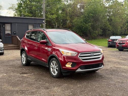 Ruby Red Metallic Tinted Clearcoat 2018 Ford Escape SE