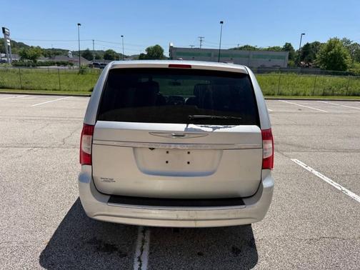 Bright Silver Metallic Clearcoat 2011 Chrysler Town & Country Touring