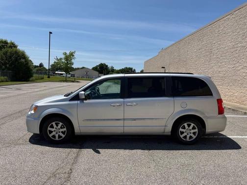 Bright Silver Metallic Clearcoat 2011 Chrysler Town & Country Touring