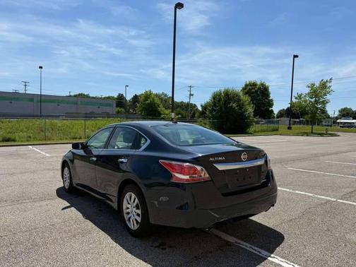Super Black 2015 Nissan Altima 2.5