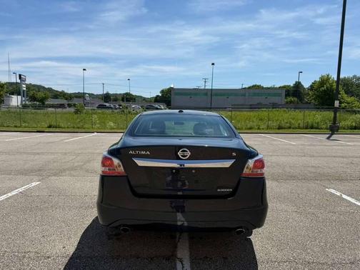 Super Black 2015 Nissan Altima 2.5