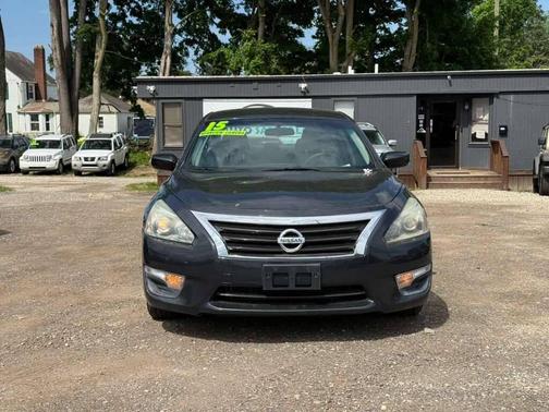 Super Black 2015 Nissan Altima 2.5