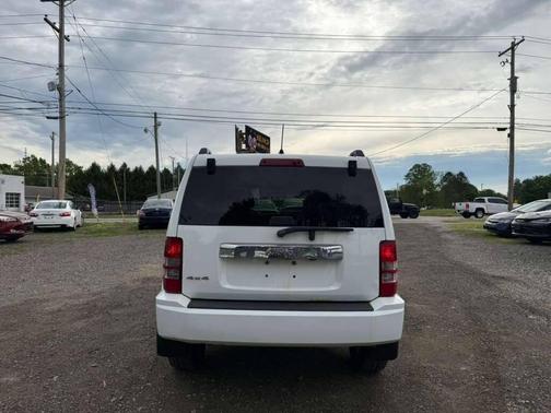 Bright White Clearcoat 2012 Jeep Liberty Sport