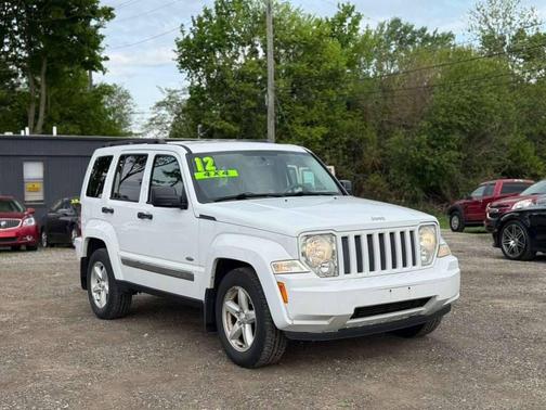 Bright White Clearcoat 2012 Jeep Liberty Sport