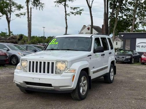 Bright White Clearcoat 2012 Jeep Liberty Sport