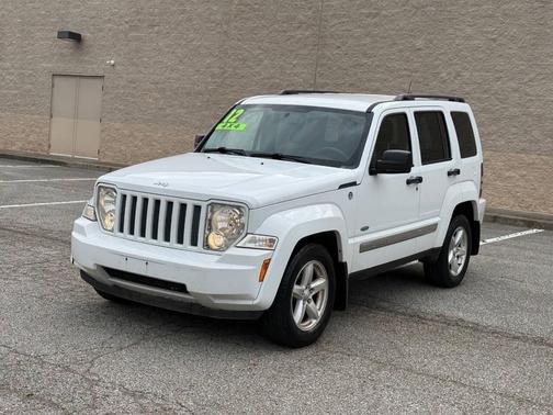 Bright White Clearcoat 2012 Jeep Liberty Sport