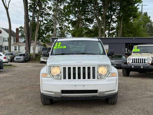 Bright White Clearcoat 2012 Jeep Liberty Sport