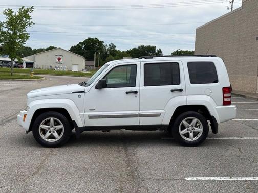 Bright White Clearcoat 2012 Jeep Liberty Sport