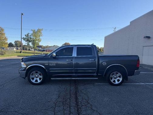 Granite Crystal Metallic Clearcoat 2015 RAM 1500 SLT