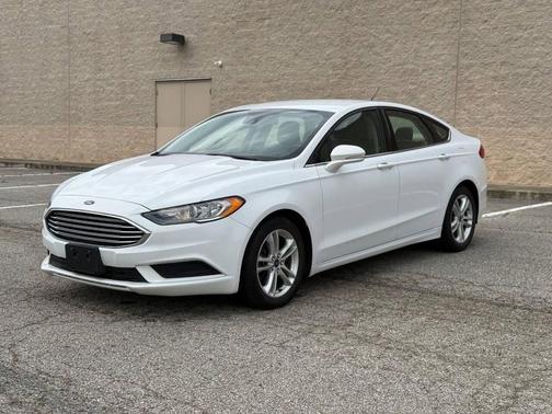 Oxford White 2018 Ford Fusion SE