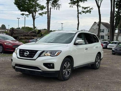 Pearl White 2017 Nissan Pathfinder SV