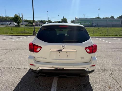 Pearl White 2017 Nissan Pathfinder SV