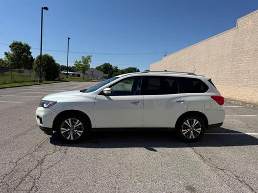 Pearl White 2017 Nissan Pathfinder SV