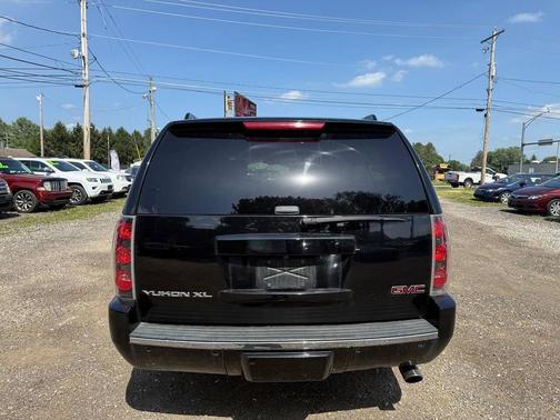 Black 2011 GMC Yukon XL Denali